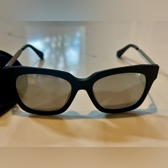 Diff Sunglasses - Picture 2 of 7